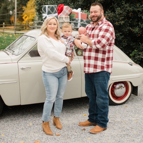 Meet your Posher, Danielle - Picture 2 of 2